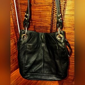 Perlina Black Leather Shoulder Bag